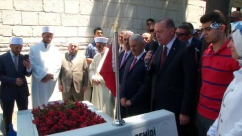 Varank'ın mezarı başında Kur'an-ı Kerim okudu