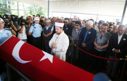 Yeşilçam'ın usta ismi son yolculuğuna uğurlandı