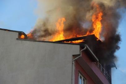 Çocukların oyunu evi kül etti