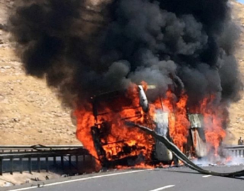 Yolcu otobüsünde yangın: Çok sayıda yaralı var
