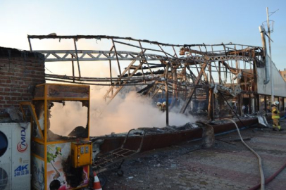 Restoranlar kül oldu