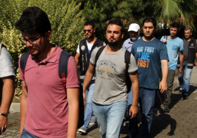 Rodos'a kaçarken yakalanan 5 FETÖ zanlısı adliyede