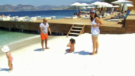 Işın Karaca ailesiyle birlikte çocuklar gibi eğlendi