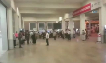 Vatandaşlar Sirkeci Garı'nda mahsur kaldı
