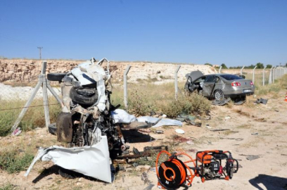 Otomobil kağıt gibi ezildi: 3 ölü, 3 yaralı