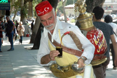 50 yıldır meyan şerbeti satıyor