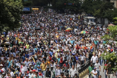 Venezuela yeni anayasayı yazacak kurucu üyeleri belirliyor