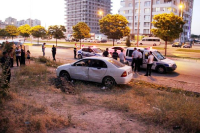 Kaldırımda yürürken otomobil çarptı