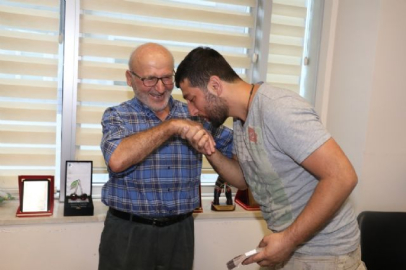 Yaşlı adam bulduğu 20 bin TL'yi sahibine teslim etti