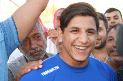 Dünya şampiyonuna davullu zurnalı karşılama