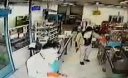 Kasiyeri depoya kitleyip, kasayı boşalttılar