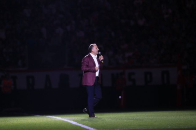 'Kenetlenelim ve 50 yılımızı şampiyonlukla taçlandıralım'