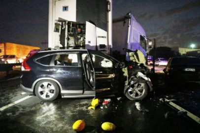 Tır karşı şeride geçti, 4 araca çarptı: 6 ölü, 3 yaralı