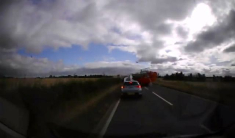 Direksiyon başında uyuklayınca kaza kaçınılmaz oldu