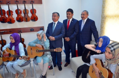 Milli Eğitim Bakanı Yılmaz'dan öğrencilere İngilizce uyarısı