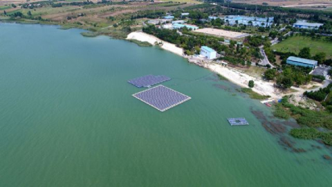 Türkiye'nin ilk Yüzer Güneş Enerji Santrali havadan görüntülendi