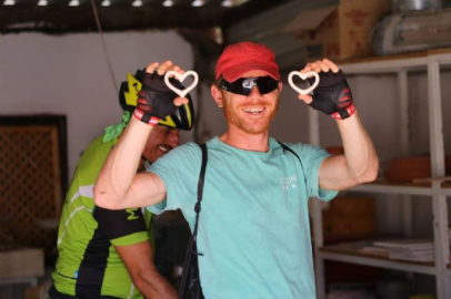 Hollandalı eski futbolcu bisikletiyle dünya turuna çıktı