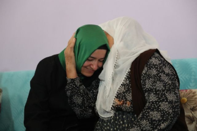 Bakan Kaya şehit ailesini ziyaret etti