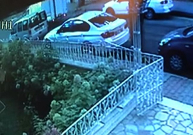 Ortalığı savaş alanın çeviren kamyonet kazası kamerada