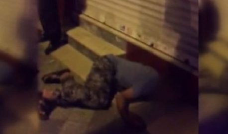 Aldığı uyuşturucunun etkisiyle caddenin ortasına yığıldı