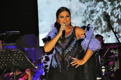 Tarihi antik tiyatroda Sibel Can rüzgarı