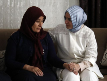 Bakan Kaya'dan şehit ailelerine ziyaret