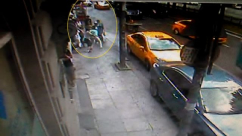 Şişli'de kapkaç anı kamerada