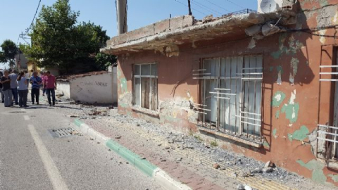 Hızını alamayan otobüs eve çarptı