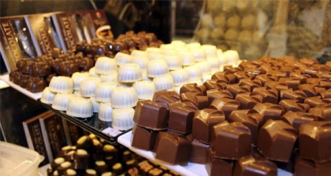 İçinde 20 ton çikolatanın olduğu tır römorku çalındı