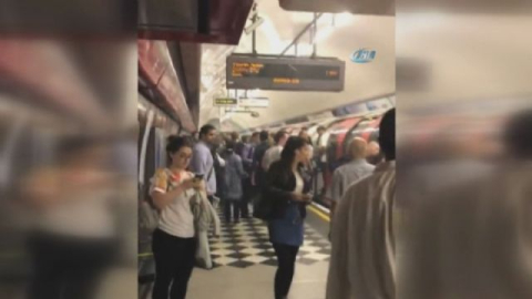 Londra'da boşaltılan metro istasyonu yeniden açıldı