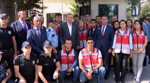 Erdoğan, emniyet mensuplarıyla bayramlaştı