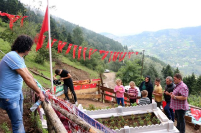 Şehit Eren Bülbül'ün mezarına ziyaretçi akını