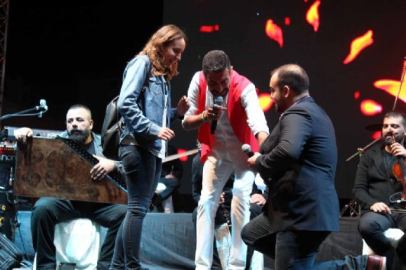 Hakan Altun konserinde sürpriz evilik teklifi