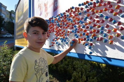 Şekerli reklam panoları çocukların yüzünü güldürdü