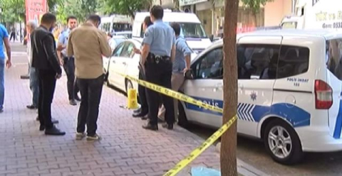 Bayram günü dehşet: Karısını bıçaklayarak öldürdü