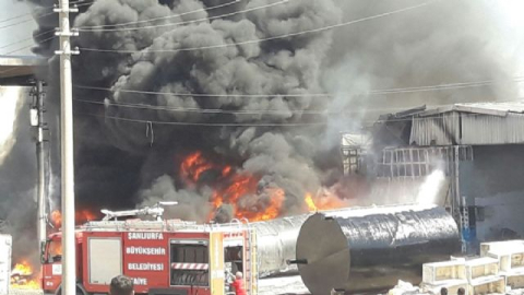 Hurda dükkanında büyük yangın