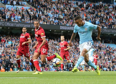 Manchester City, Liverpool'a gol oldu yağdı