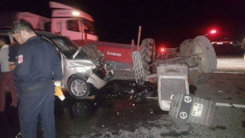 Kamyonet ile traktör çarpıştı: 6 yaralı