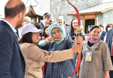 Emine Erdoğan oktaki maharetlerini sergiledi