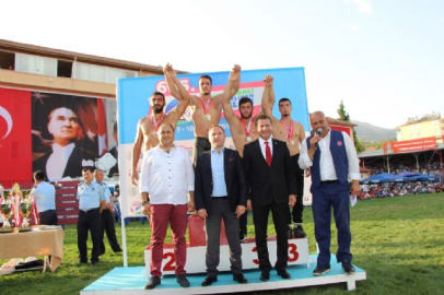 Elmalı Güreşleri'nde Başpehlivan Orhan Okulu