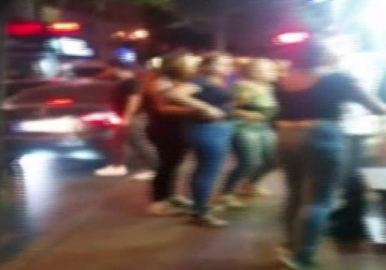 Genç kızdan kuruyemişçiye 'dedikodu' baskını