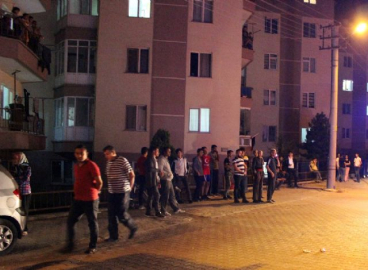 'Yardım edin' diye bağıran genç mahalleyi sokağa döktü