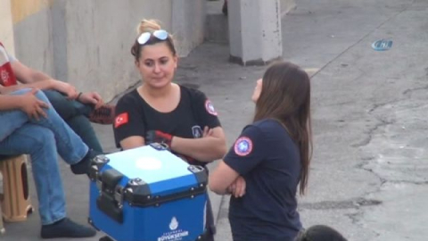 Motosikletli kadın zabıtalara Taksim'de yoğun ilgi