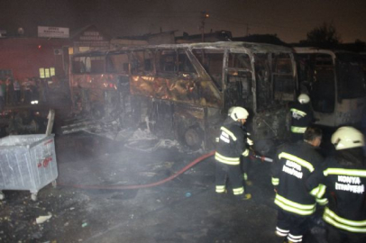 Bir kıvılcım otobüsleri kül etti