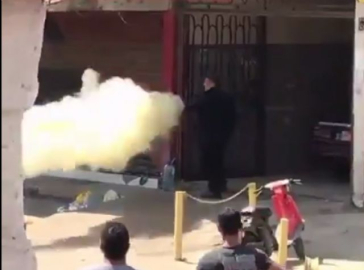 Bıçaklı saldırgana yangın tüpüyle müdahale