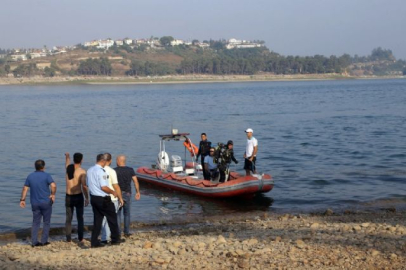 Göle giren 3 arkadaştan biri boğuldu