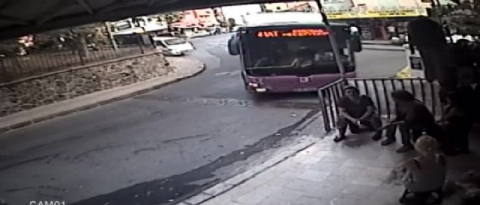 İstanbul'da otobüs faciası teğet geçti