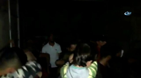 Kamyonetten 48 kaçak göçmen çıktı