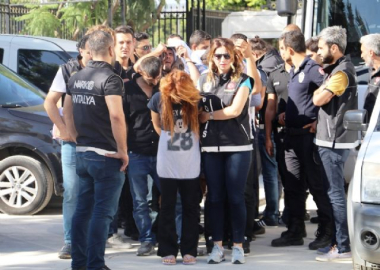 Eş zamanlı operasyonda zehir tacirlerine darbe