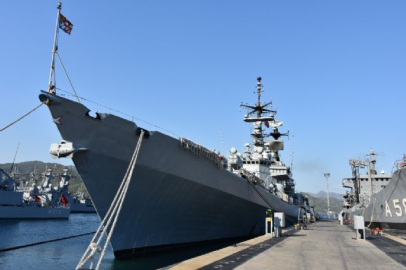 İtalyan savaş gemisi Aksaz'a demirledi